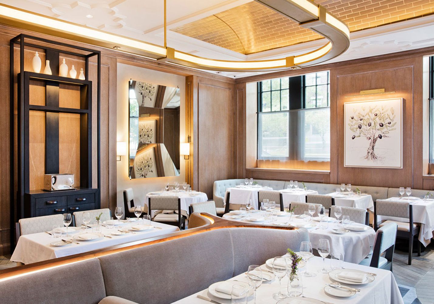 The bar at the Vaucluce restaurant